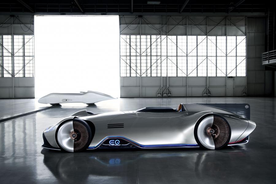  Mercedes-Benz Vision EQ Silver Arrow 2018 года  (фото 2 из 34)